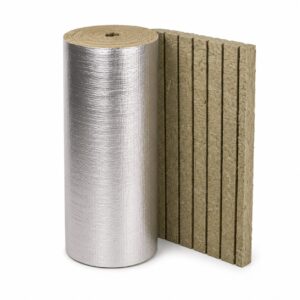 Rollo de lana mineral ranurado 6 lb/ft³ para aislamiento térmico de tuberías, tanques y equipos industriales de superficie curva.